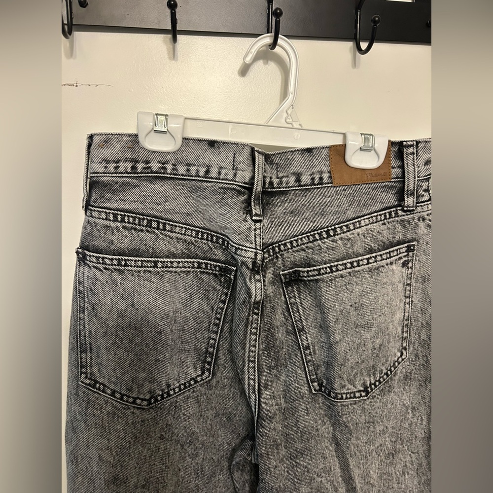 Like New Madewell Perfect Vintage Straight Leg Jeans in Acid Wash - Picture 11 of 11